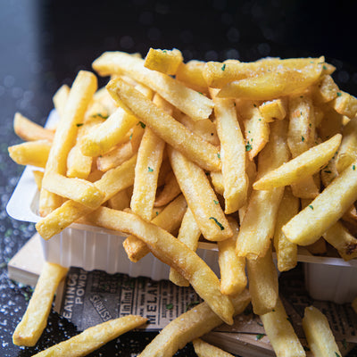 Grote portie frieten – frituur in Aalst