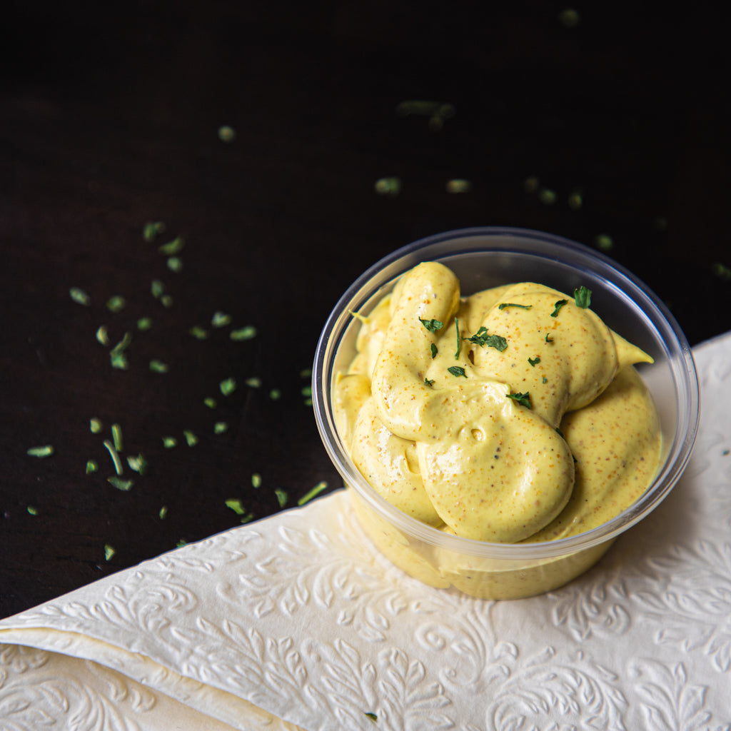 Gele currysaus – zachte frituursaus bij Tipzakske
